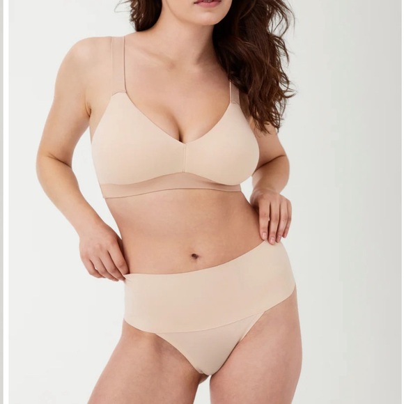 SPANX | Undie-tectable® Smoothing Thong in Soft Nude, Size M, NWT - Picture 1 of 12